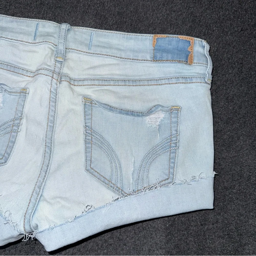 Hollister Low Rise Micro Mini Jean Shorts Light Wash Distressed y2k Sz 9 / 29
